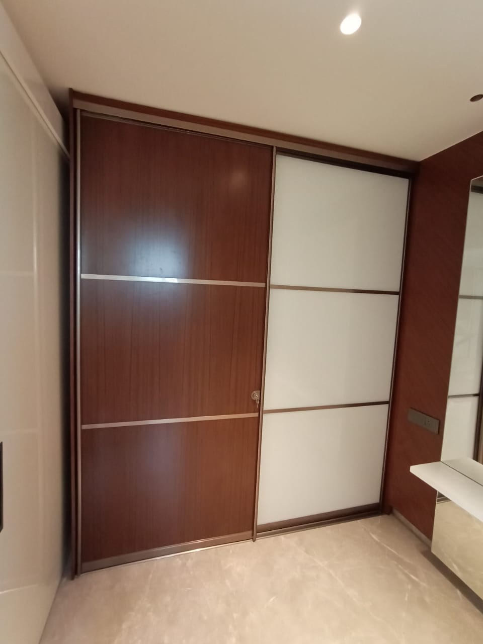 lacquer-glass-wardrobes-dealers-manufacturers-suppliers-in-noida-greater-noida-india